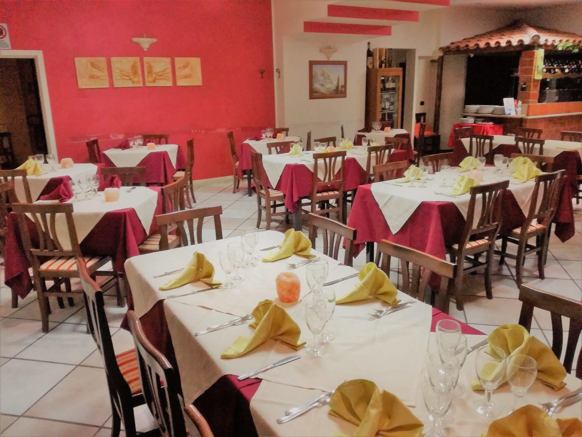 Hotel Ristorante La Mimosa Lamezia Terme Exterior foto