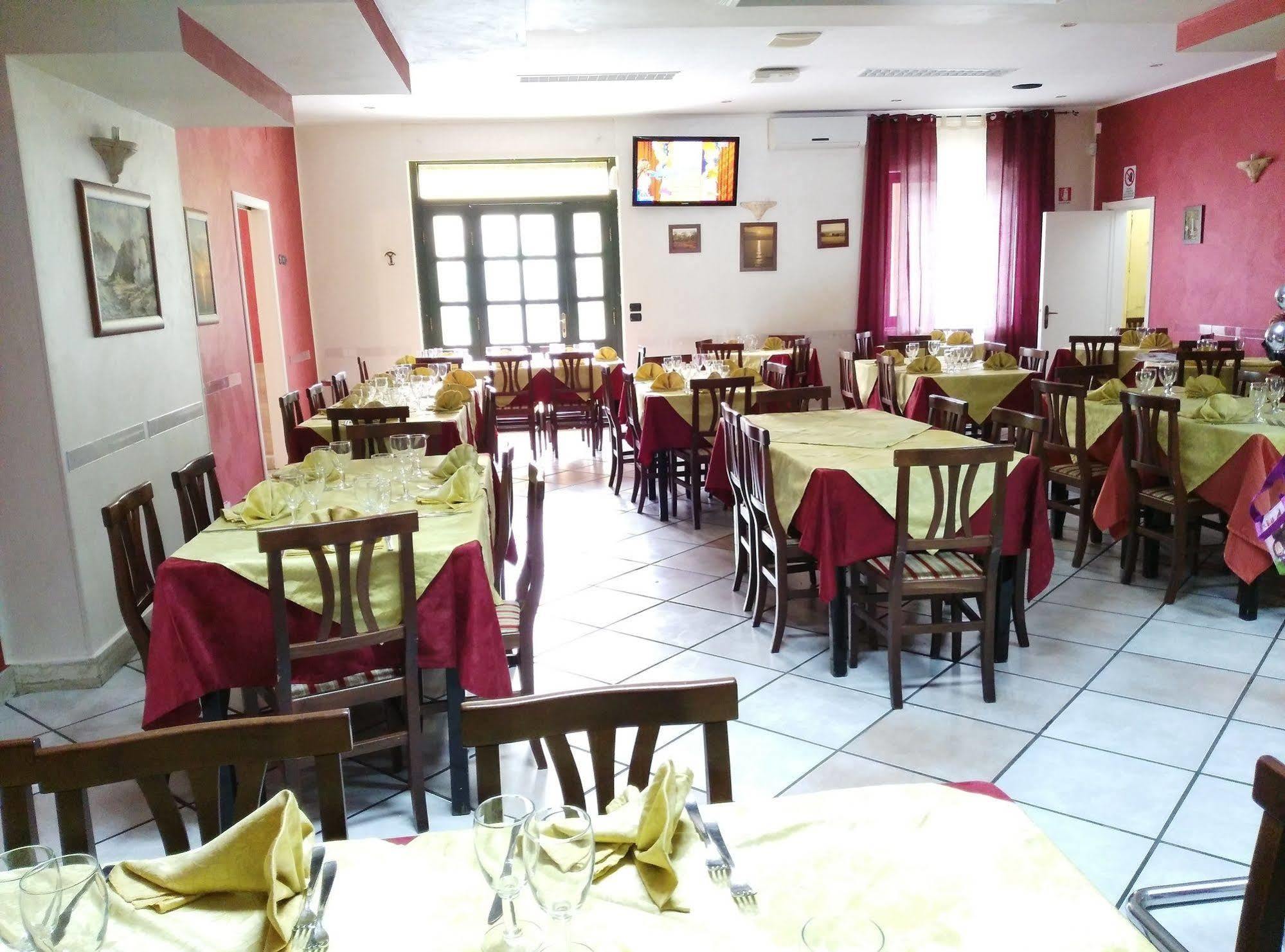 Hotel Ristorante La Mimosa Lamezia Terme Exterior foto