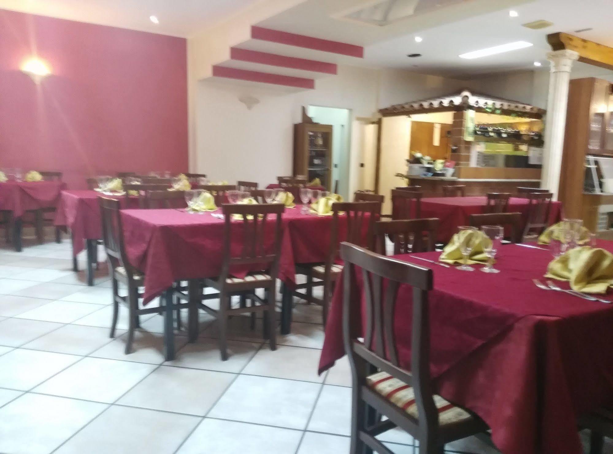Hotel Ristorante La Mimosa Lamezia Terme Exterior foto